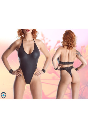 Czarne body doskonale modelujące sylwetkę