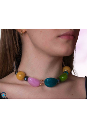 Uroczy choker z kolorowych kamieni i paskiem z naturalnej skóry