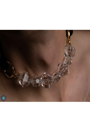 Wysublimowany choker z transparentnych, nieregularnych kamieni