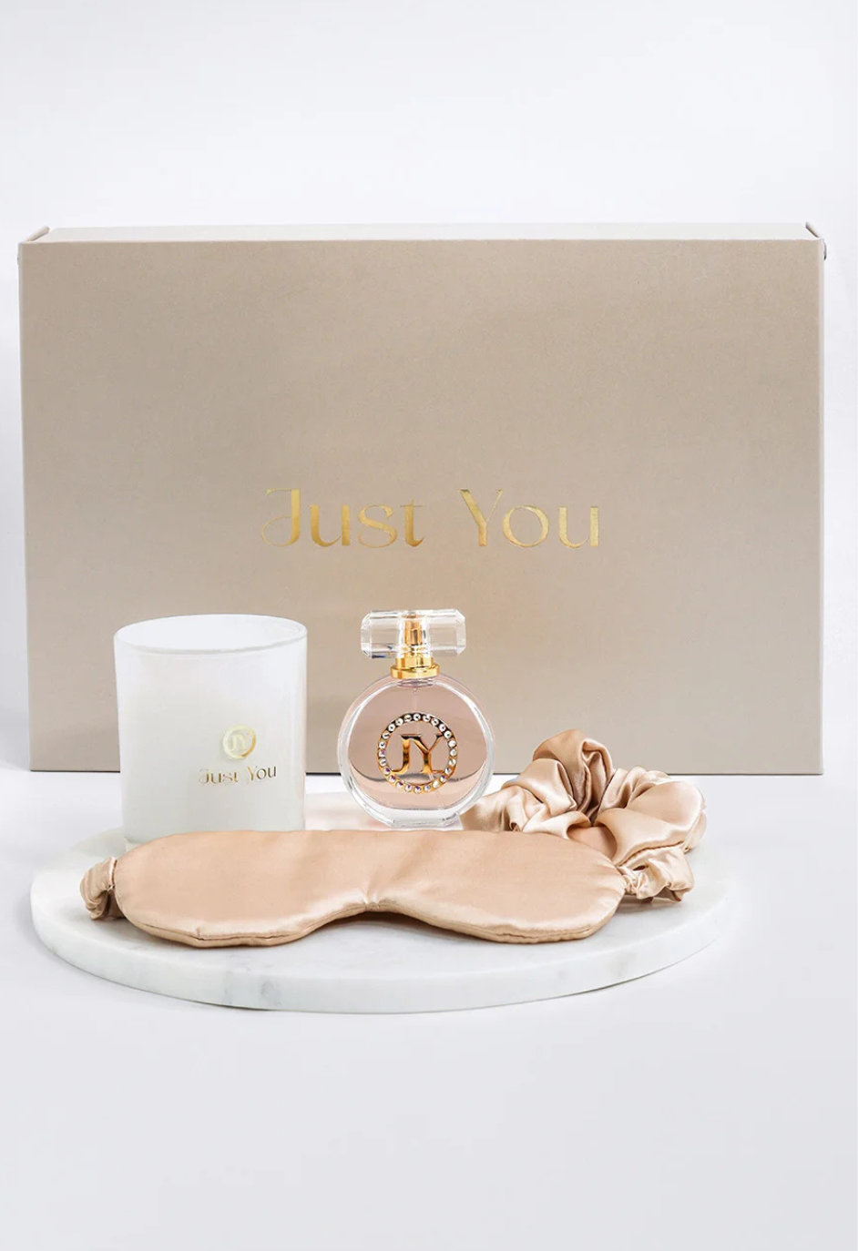 Zestaw Royal Ritual – perfumy z feromonami, świeca do masażu, opaska na oczy, gumka do włosów Zestaw Royal Ritual – perfumy z feromonami, świeca do masażu, opaska na oczy, gumka do włosów