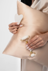 Zestaw roller do masażu z płytką Gua Sha oraz poszewką jedwabną
