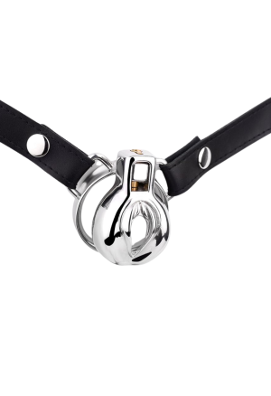 Stalowy pas cnoty w kształcie sromu, z regulowanym paskiem z eko-skóry