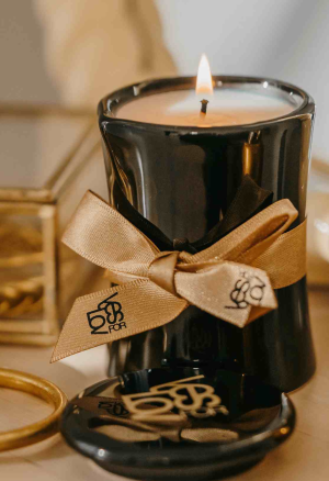 Aromatyzowana świeca do masażu, zapach białej herbaty, kwiatu bali i drzewa tanaka