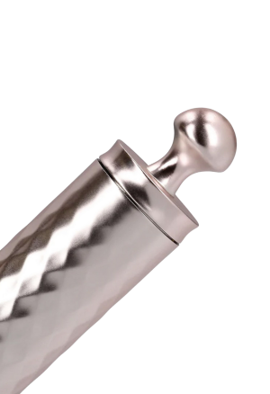 Elegancki stymulator z wymiennymi nakładkami