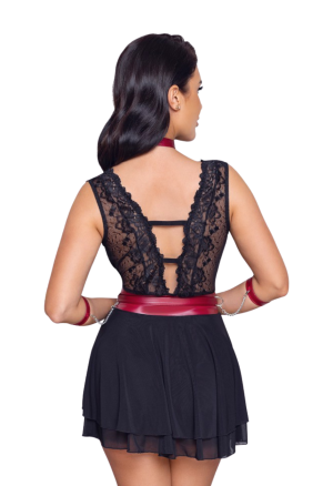 Delikatna, czarna koszulka...