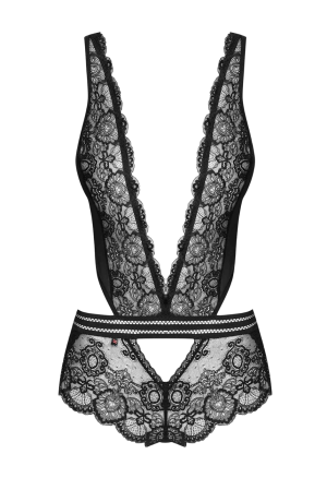 Nietuzinkowe body – top połączony z luźnymi spodenkami